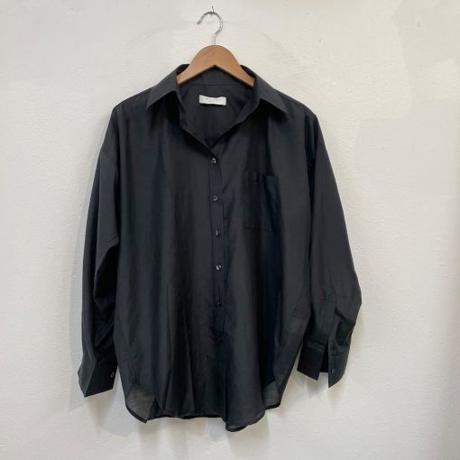 svart sidenskjorta emilia