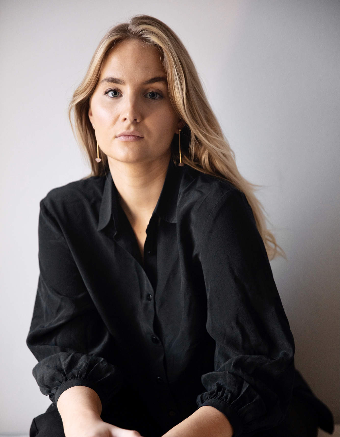 Mörkblå sidenblus Clara - Bild 4