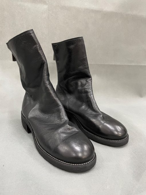 svart boots i skinn