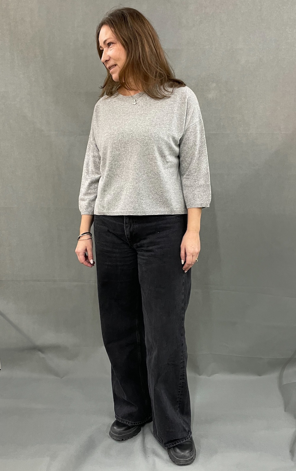 Lina, rundhalsad cashmere tröja, gråmelerad - Bild 6