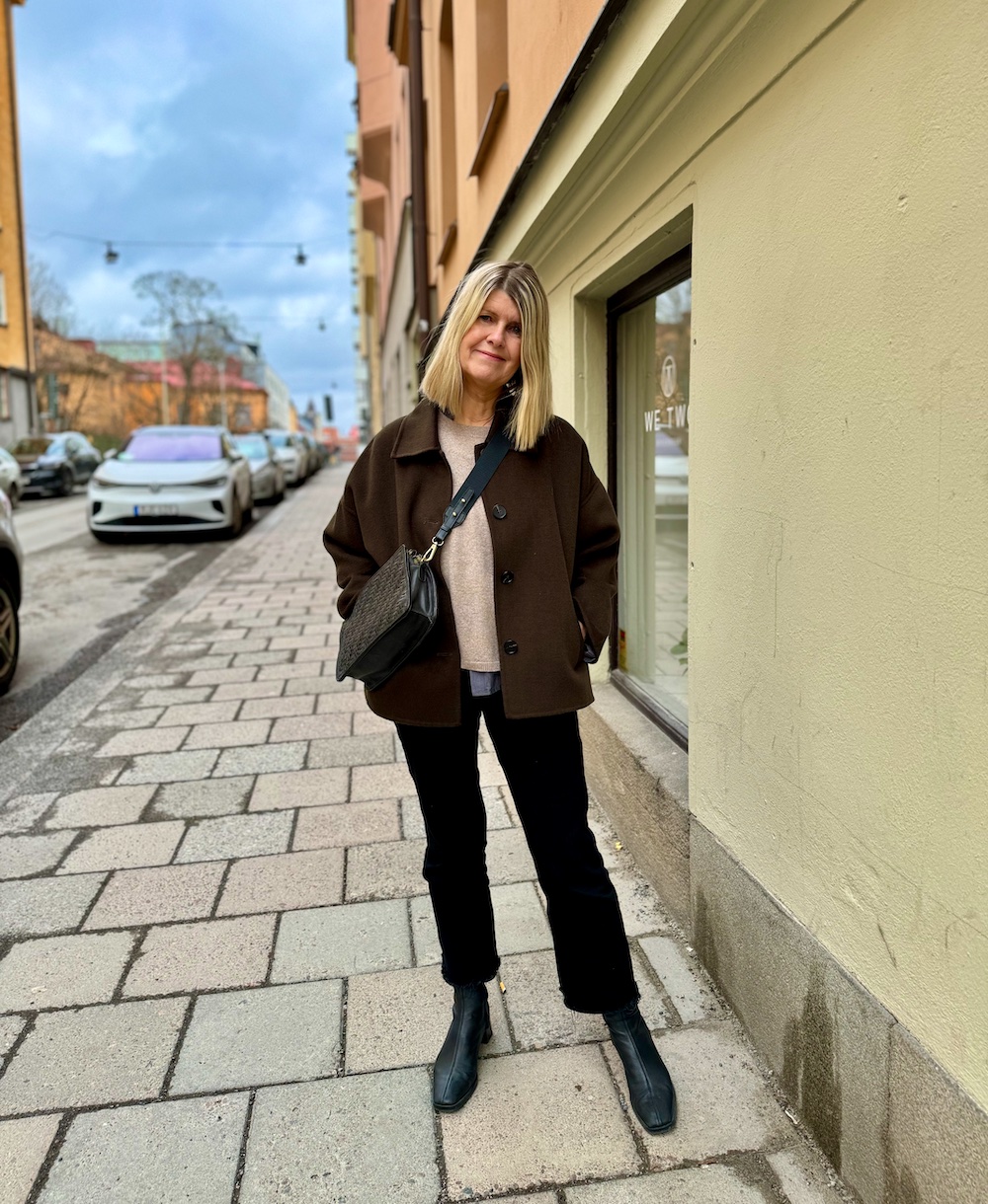 Mörkgrön kort jacka i cashmere - Bild 2
