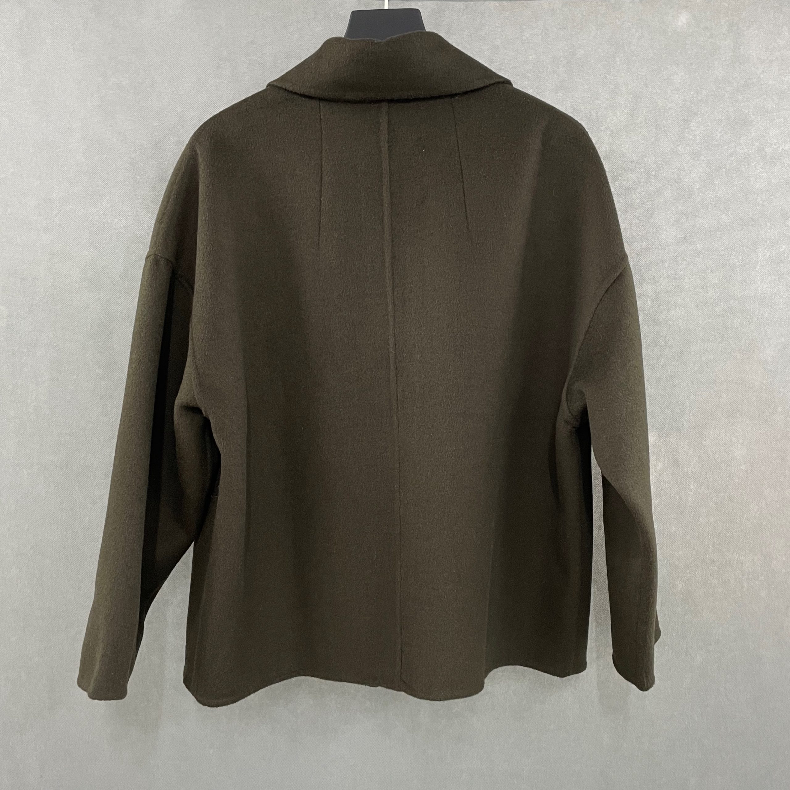 Mörkgrön kort jacka i cashmere - Bild 5
