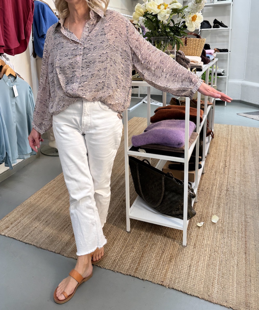 Mönstrad beige sidenblus Clara - Bild 4
