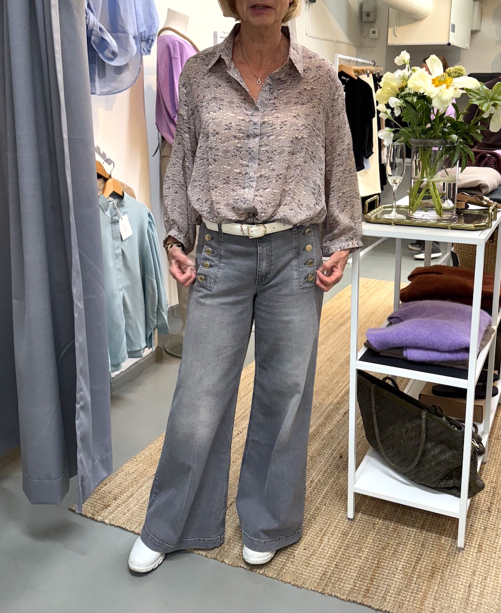 Mönstrad beige sidenblus Clara - Bild 3