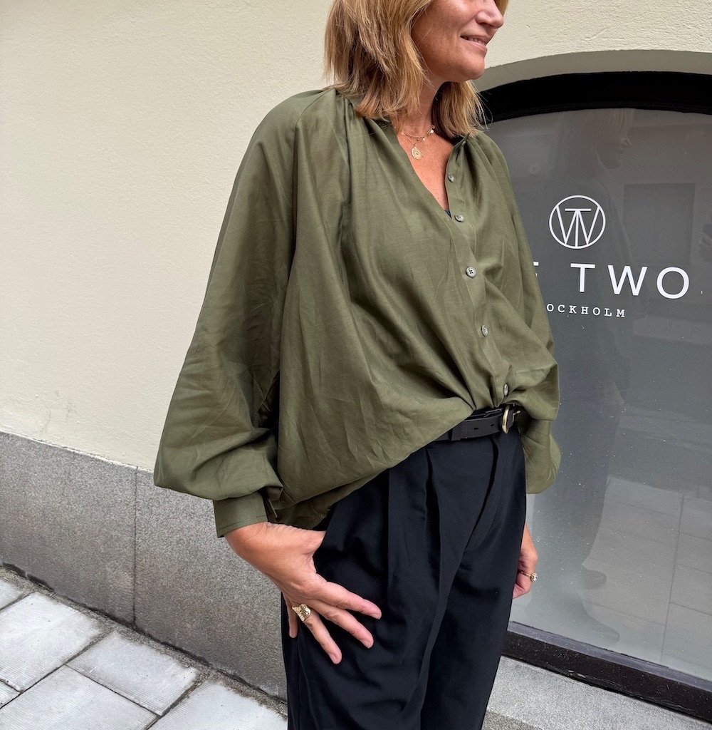 FREJA, grön bomull-sidenblus med volym - Bild 2