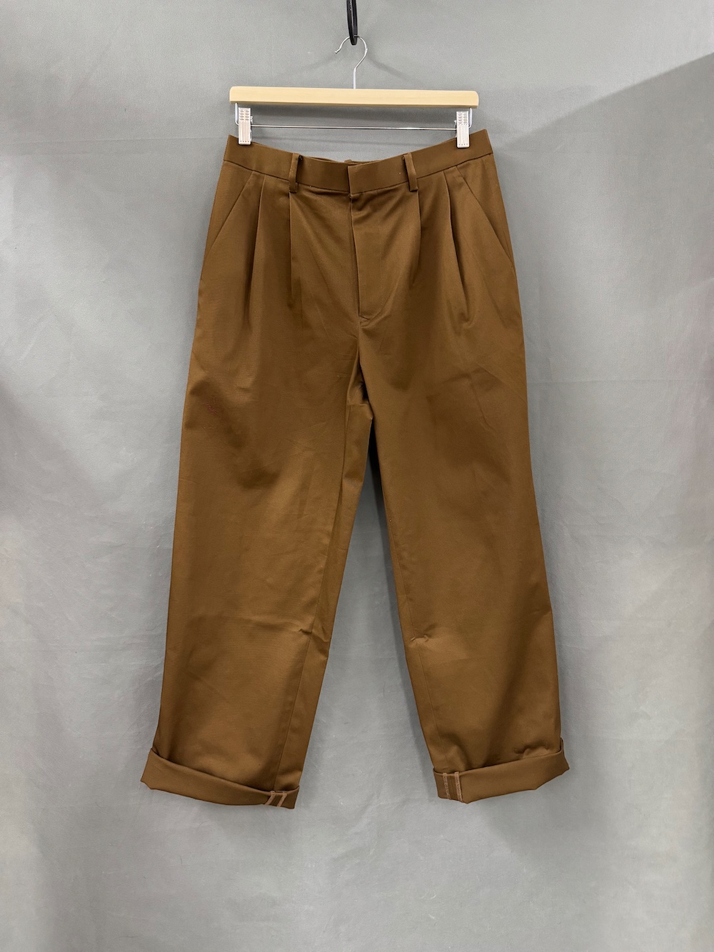 Mörk khaki bomullsbyxor med veck, Vera