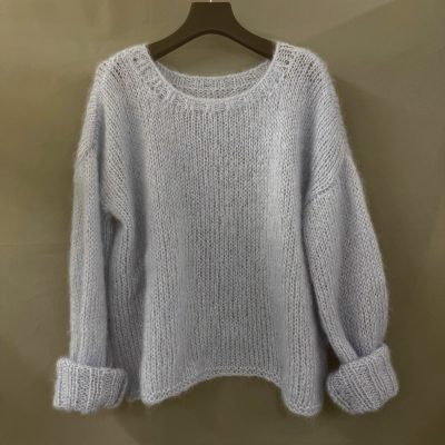 Handstickad rundhalsad tröja i mohair, fotoprov