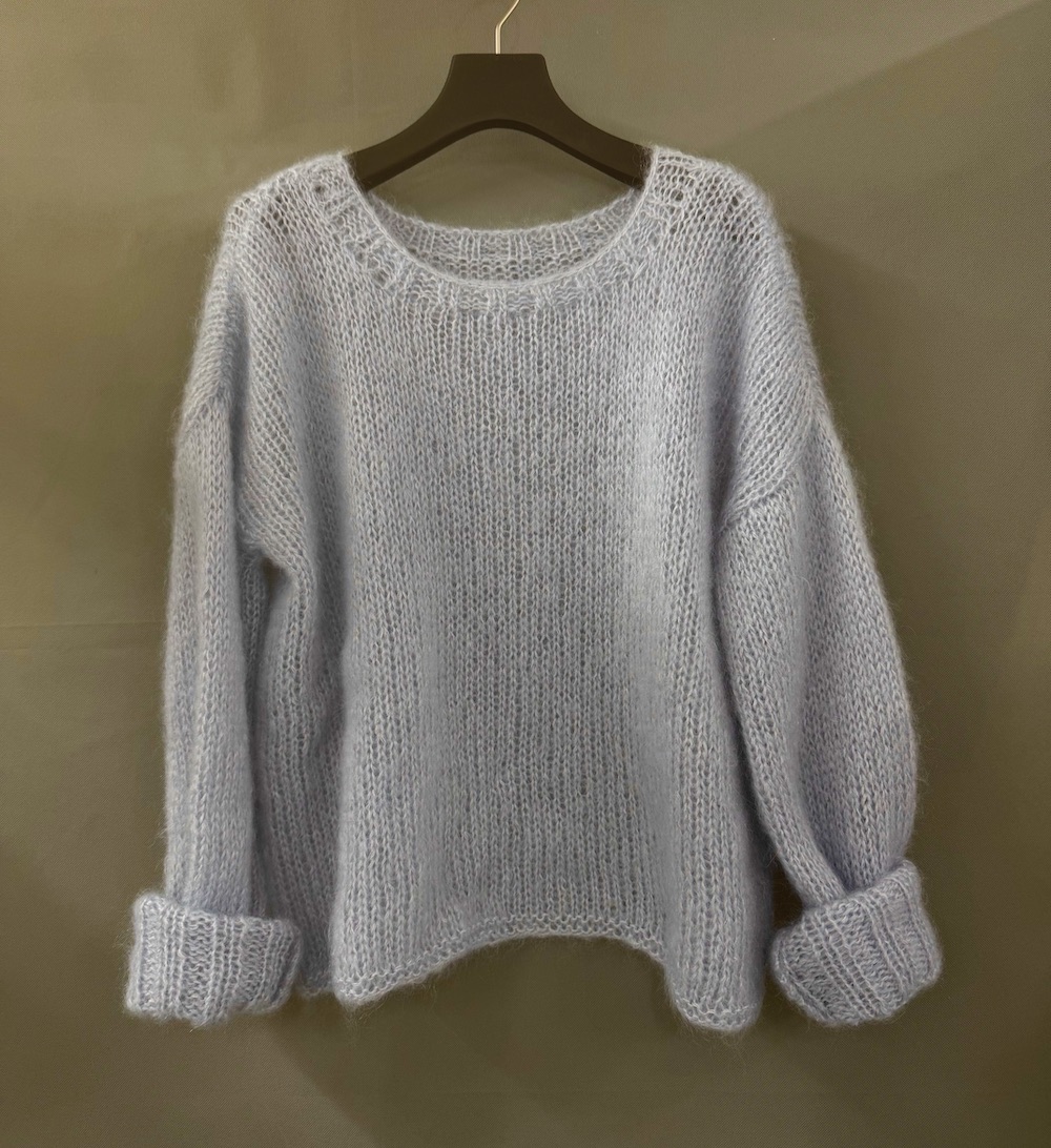 Handstickad rundhalsad tröja i mohair, fotoprov