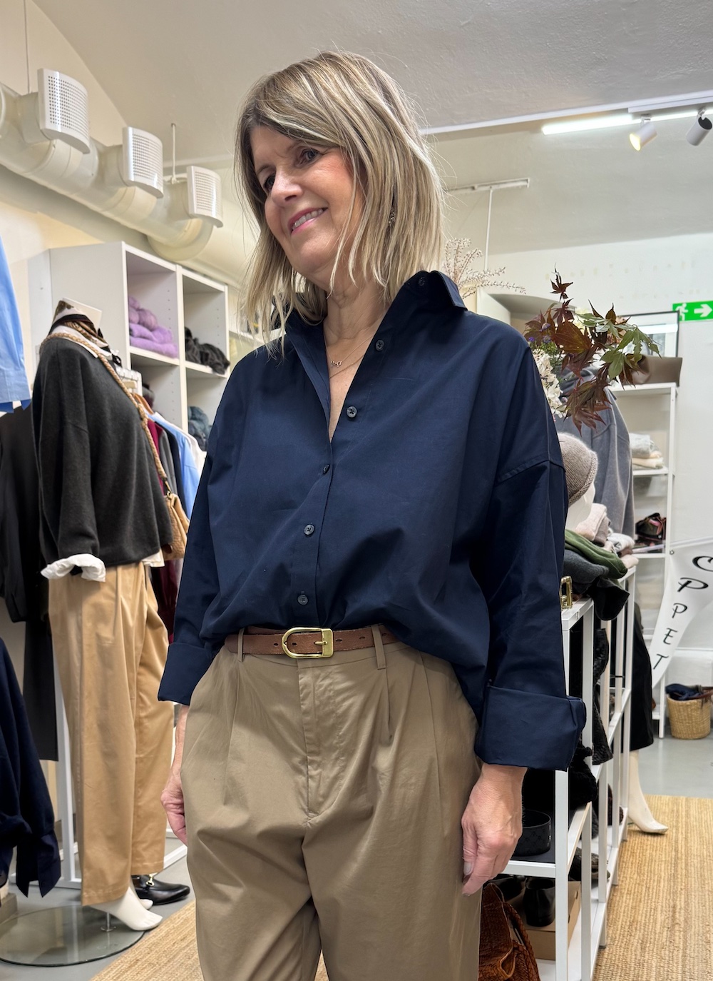 Mörkblå bomullskjorta, Emily - Bild 2