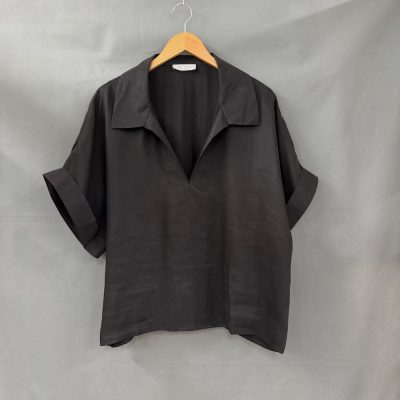 Minna, svart kort och vid tunika i lyocell