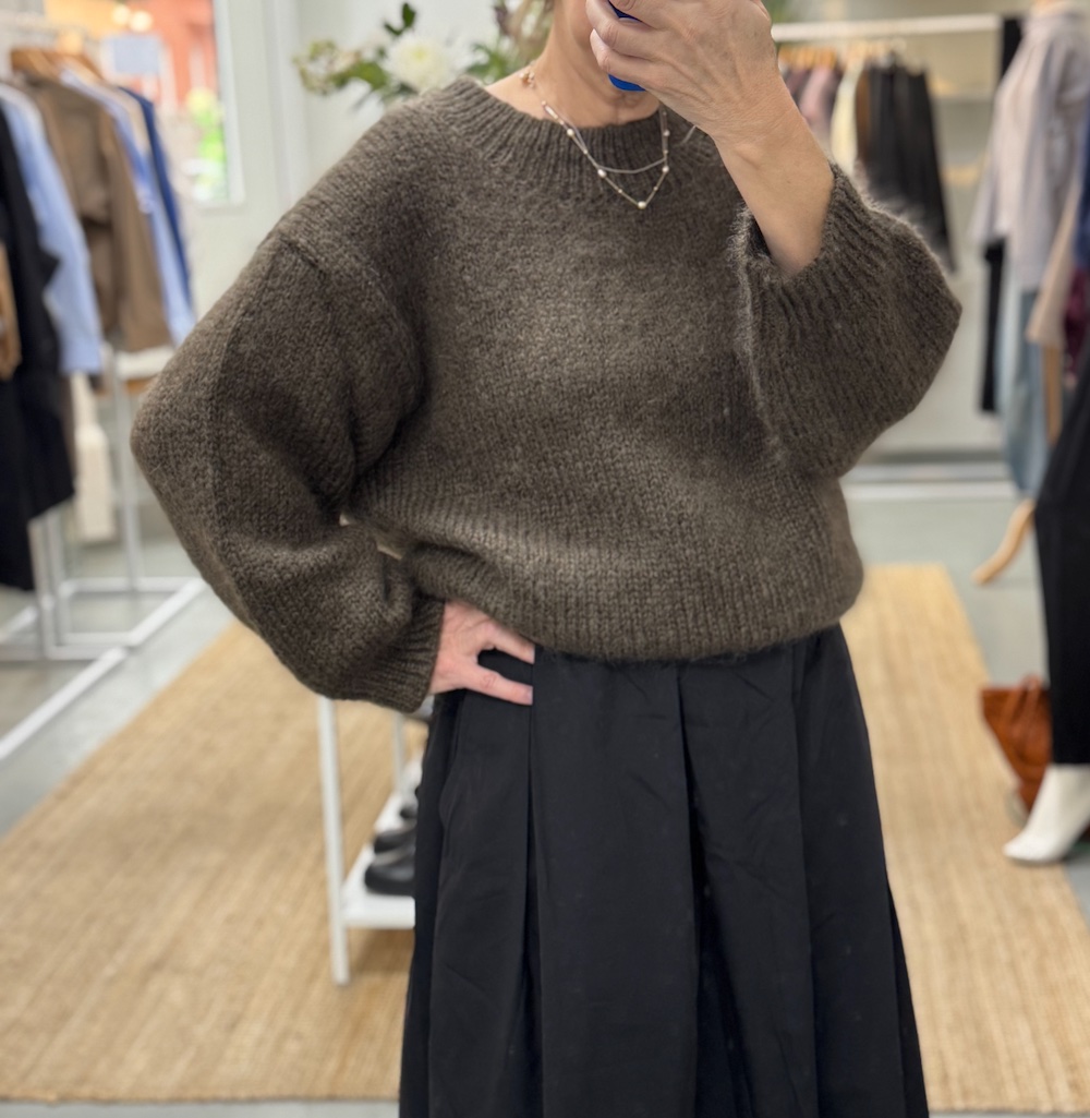 Linda – Mohairtröja med handstickad känsla, svart - Bild 4