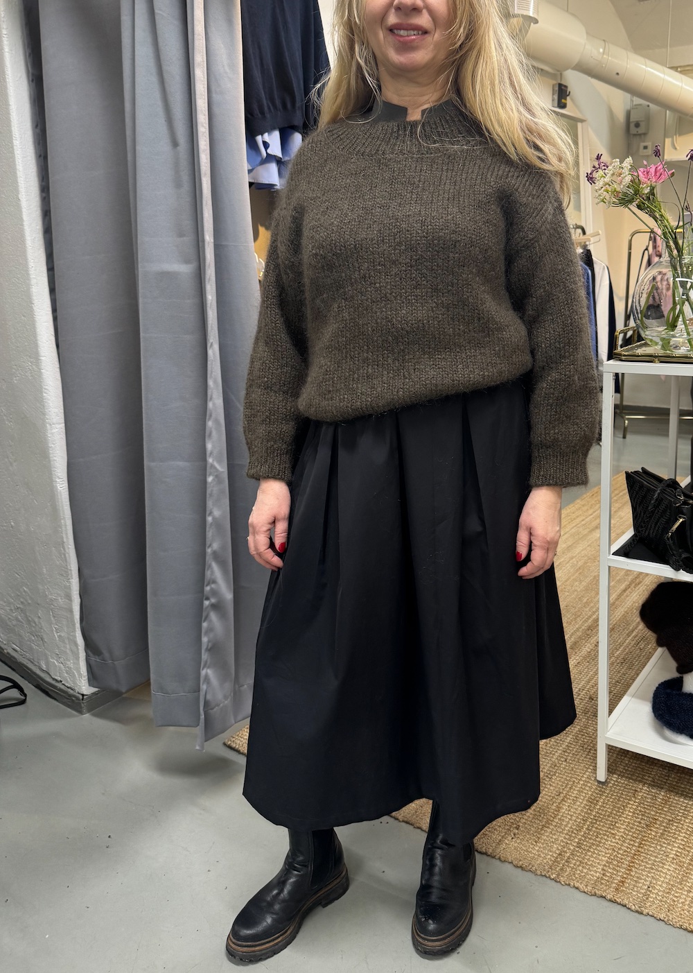Linda – Mohairtröja med handstickad känsla, svart - Bild 5