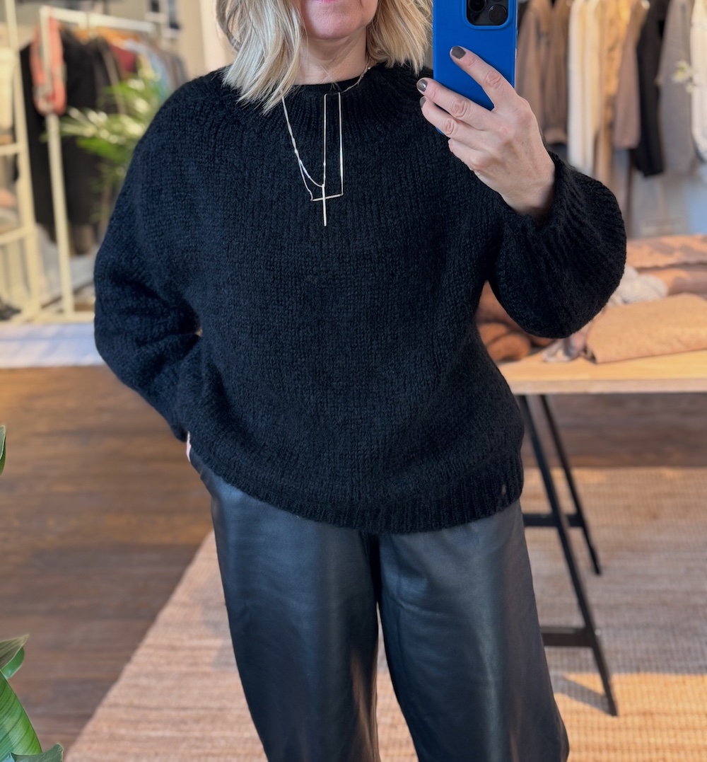 Linda – Mohairtröja med handstickad känsla, svart - Bild 3