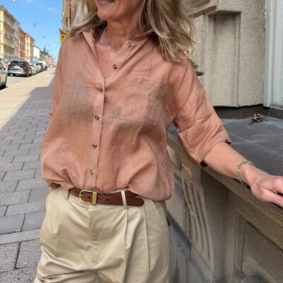 Nougat kortärmad linneskjorta Sara
