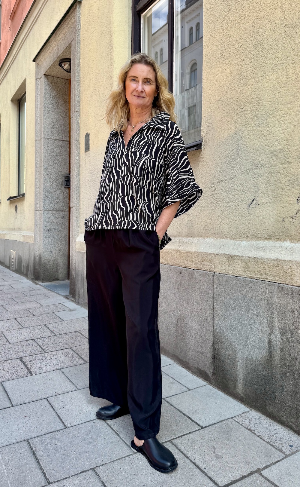 Minna, svartmönstrad kort och vid tunika - Bild 2