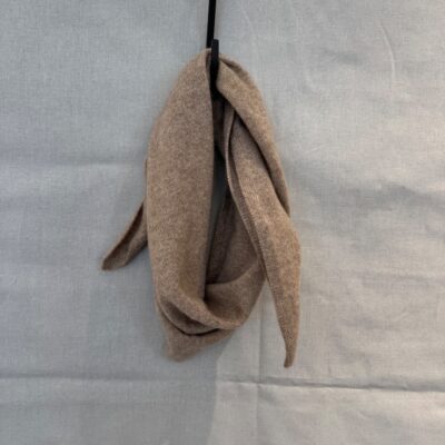 Ellie, Trekantssjal i 100% cashmere, beige