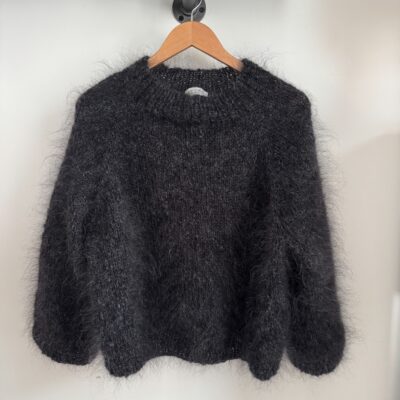 Stickpaket till raglantröja i grafitgrå, fluffig mohair, Jenna