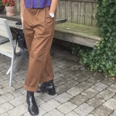 Bruna bomullsbyxor med veck Vera