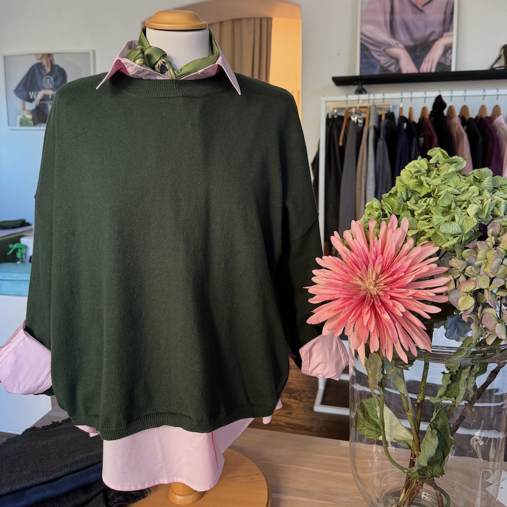Mossgrön rundhalsad tröja i bomull-cashmere, Lina - Bild 2
